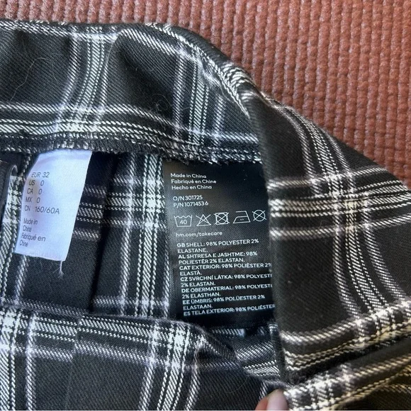 Black Plaid Tennis Skirt - Picture 2 of 4